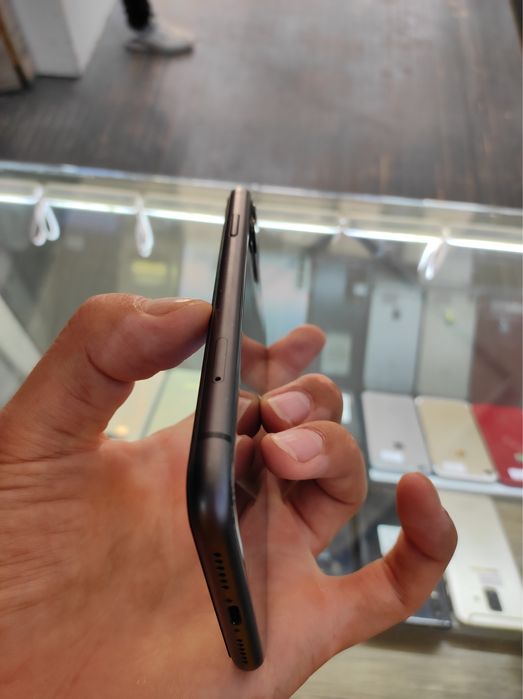 Iphone 11 128 yonks 95