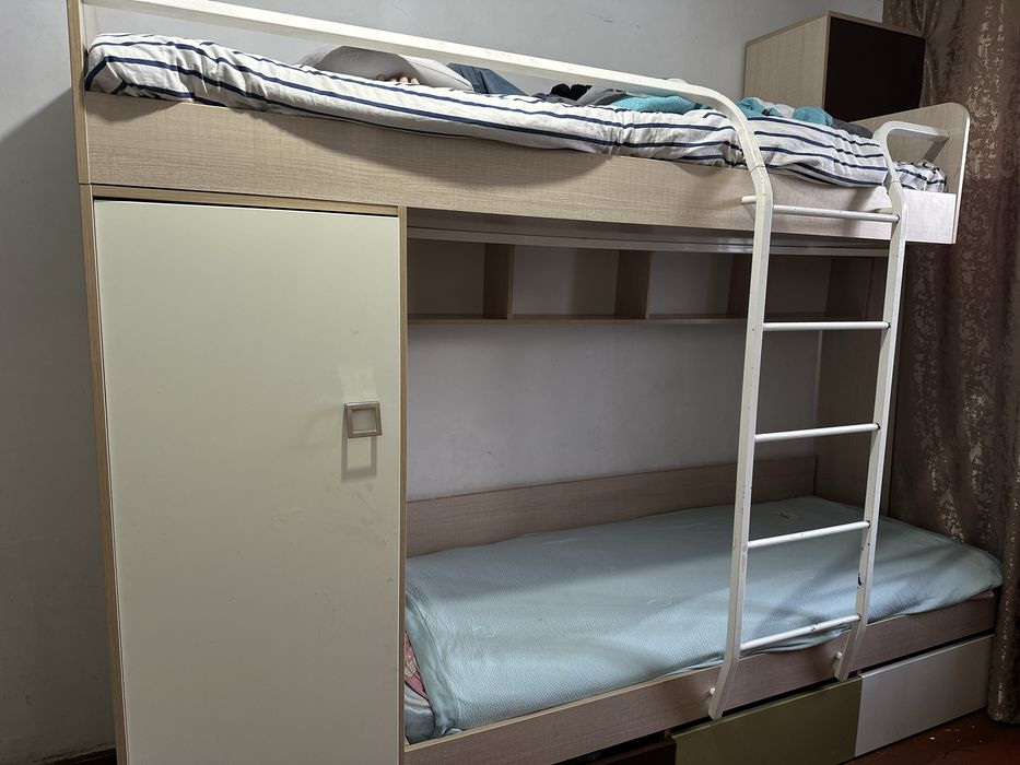 Двухярусная кровать