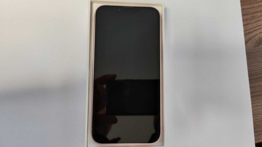 iPhone 13 128GB - страхотен