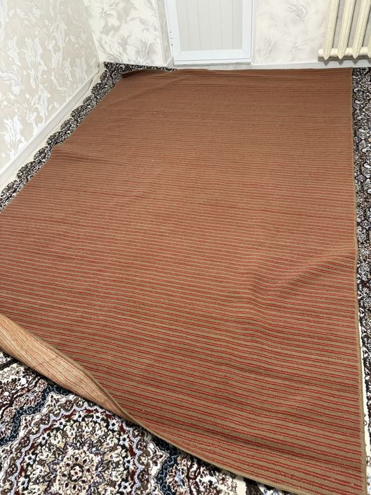 Продаётся ковёр в хорошом состоянии