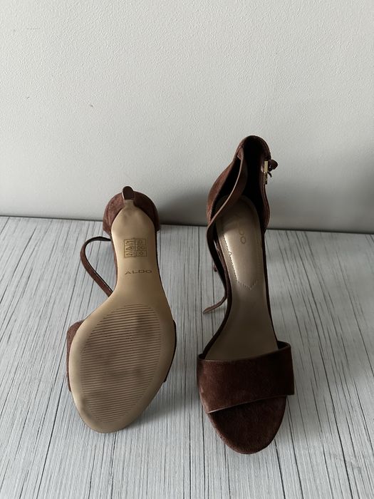 Босоножки замшевые Aldo