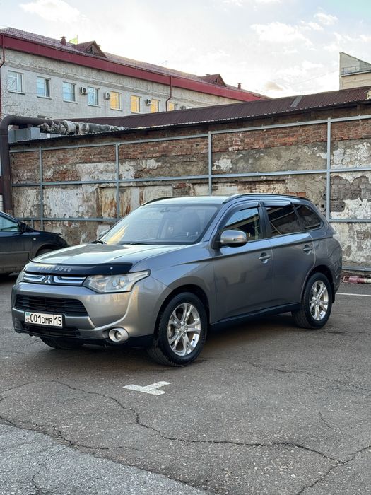 Отличный японский кроссовер! Mitsubishi Outlander. Полный привод.