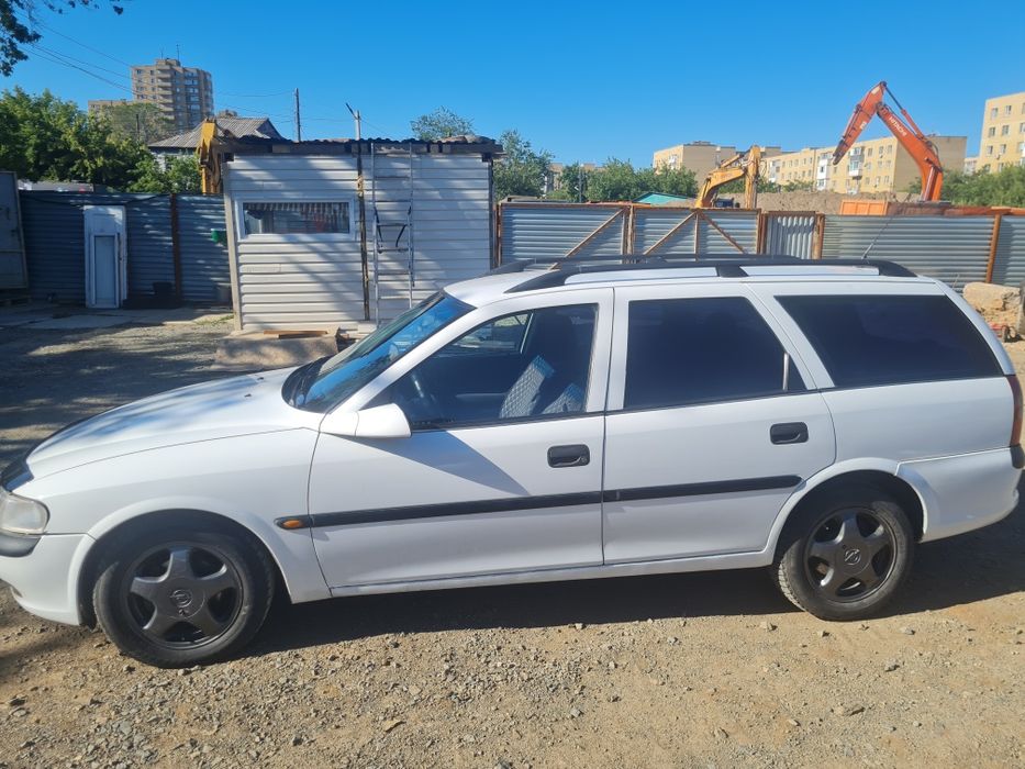 Автомашина Opel Вектра