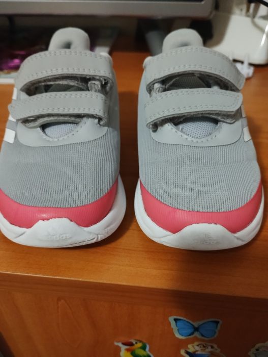 Адидас маратонки номер 22