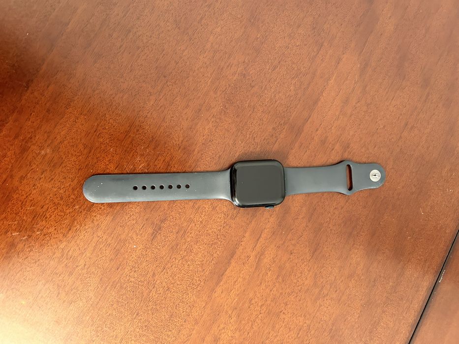 Продам часы Apple Watch Series 8