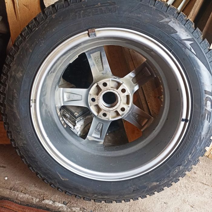 Продам комплект резины с диском