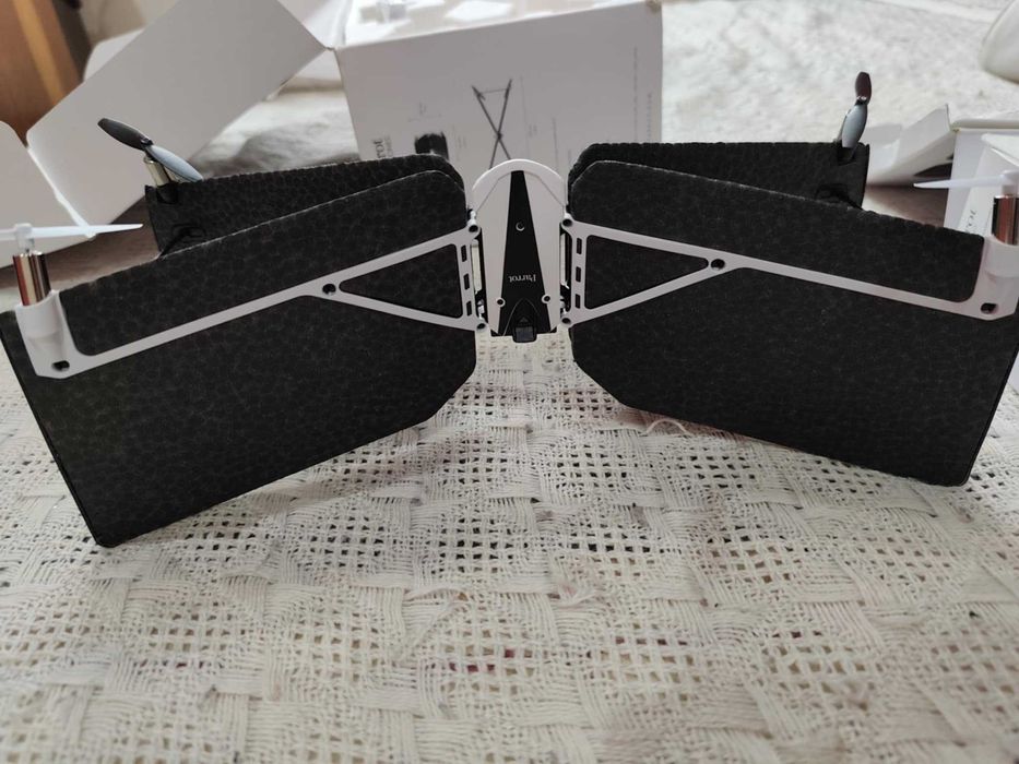 Хибриден дрон Parrot Swing с контролер Flypad като нов