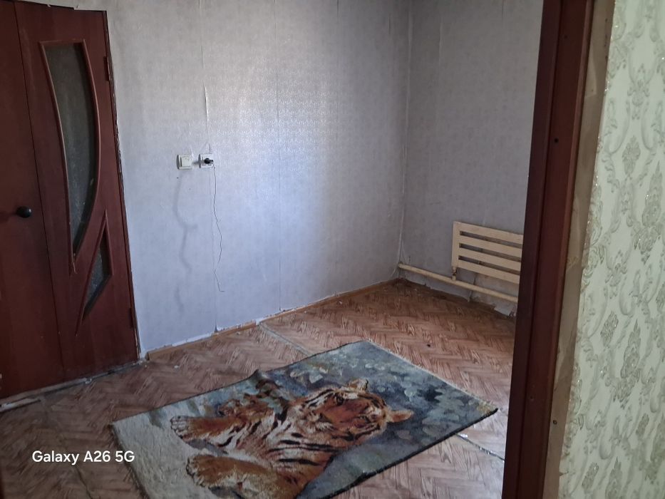 Ұш бөлме жол жағасы
