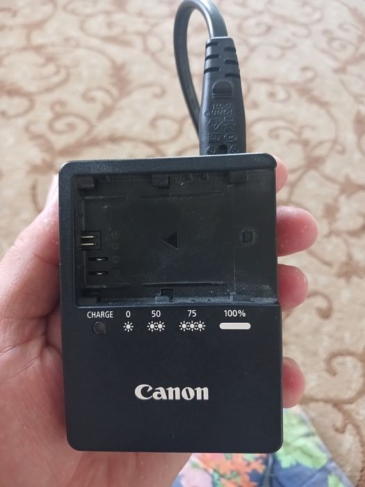 Зарядное устройство LC-e6e + батарейка LP-E6N(б/у)