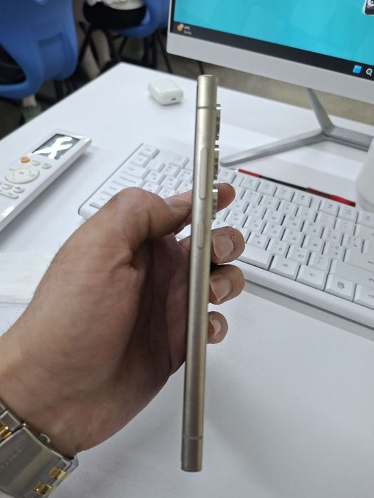 Samsung S24 ultra qisqasi zo'r holatda
