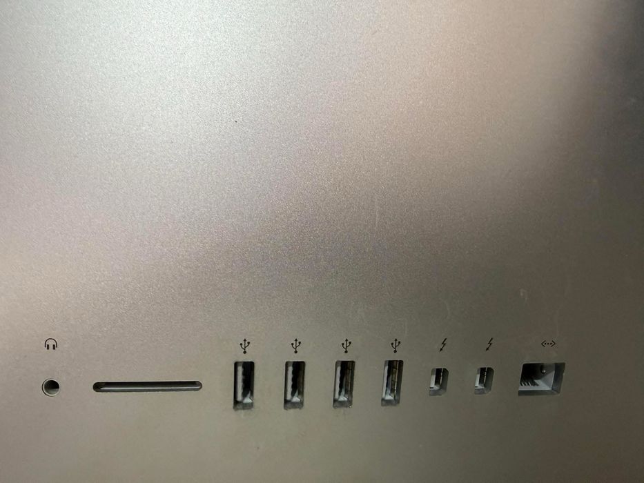 4 броя iMac 14.3 с 21,5" дисплеи