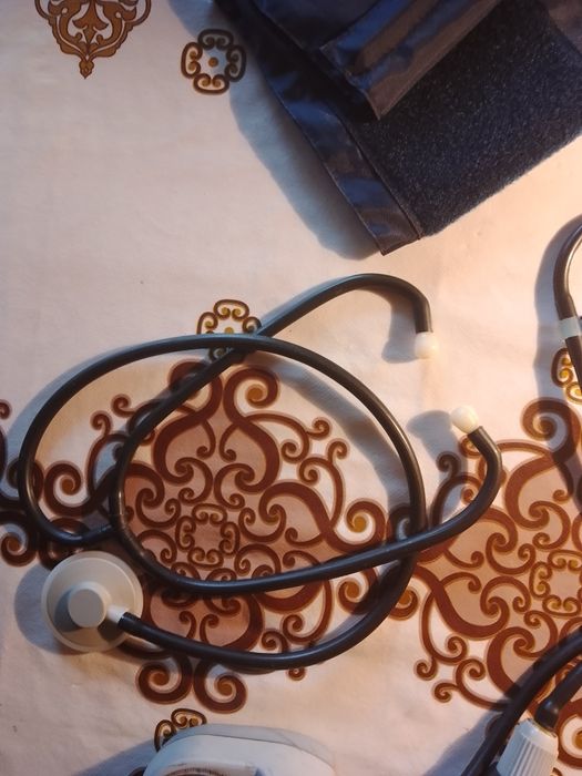 Продаю тонометр  б/ у