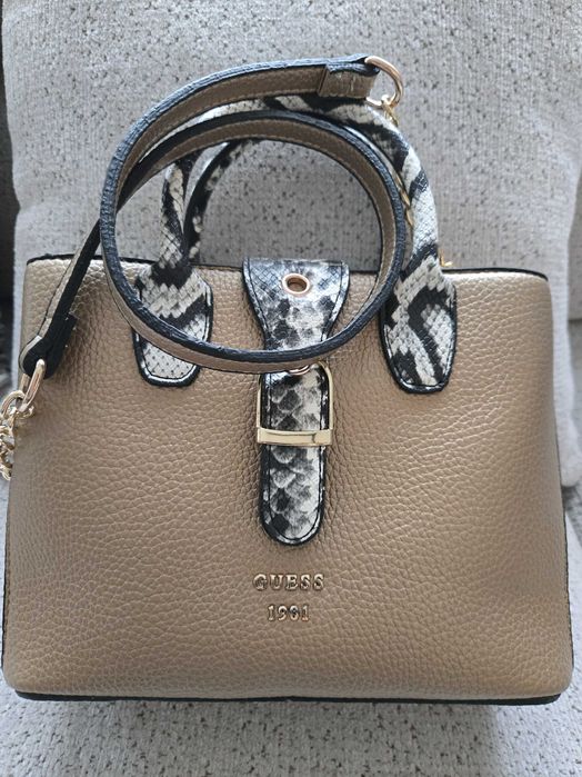 Чанта Guess със змийски принт