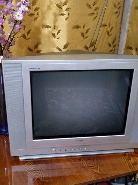 Продать диван и два кресла