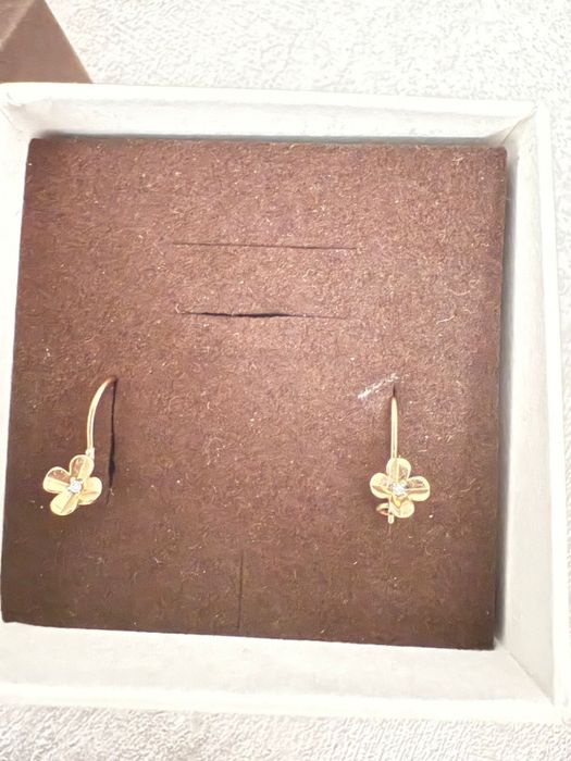 Продам детские сережки с бриллиантами