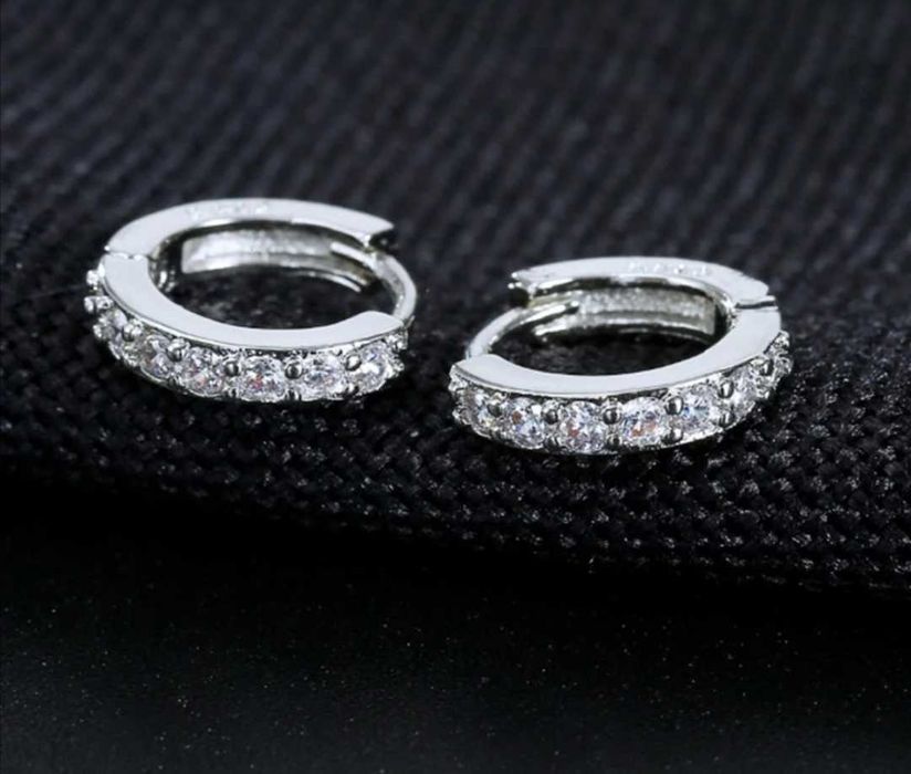 Сребърни халки обици с камъчета