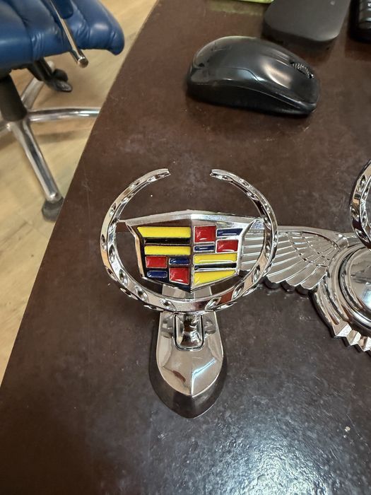 Емблеми кадилак cadilac