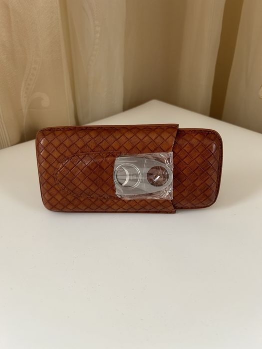 Кожен калъф Cohiba за 3 пури с джоб за резачка – подаръчна кутия