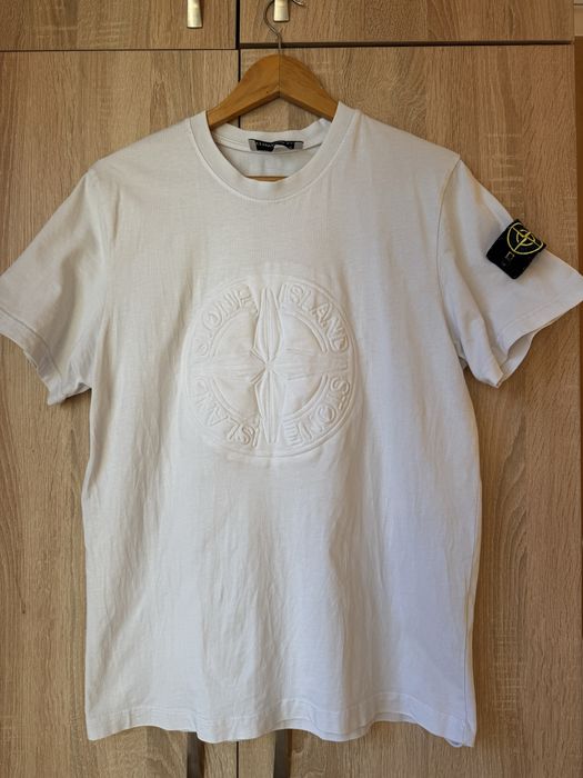 Продавам тениска stone island