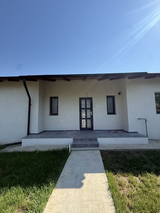Vând casa Lilieci