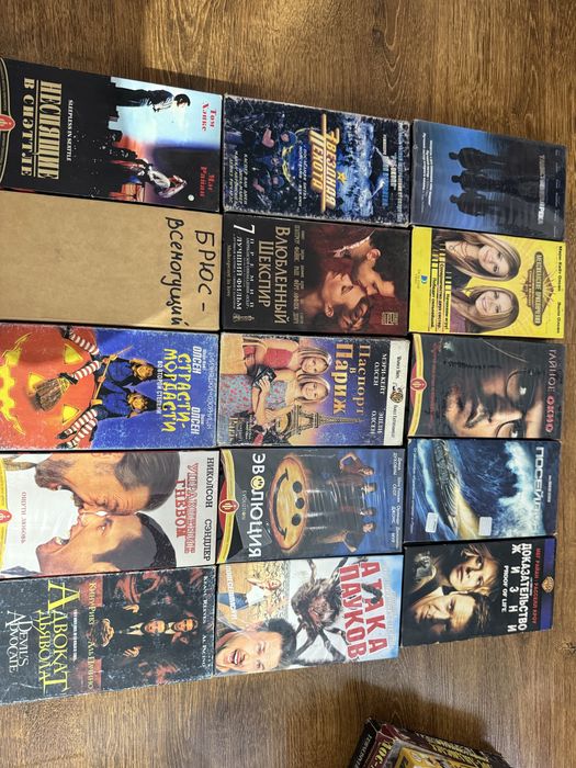 Диски кассеты VHS