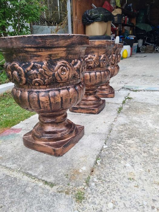 Pitici  si Iepurasi decorativi din ciment pt gradina -Ghivece mai si mici