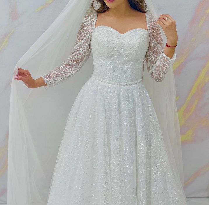 Платье  свадебное .