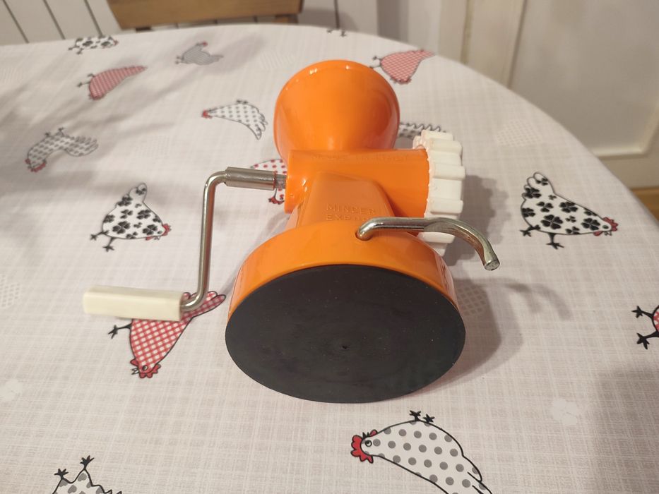 Supernova винтиж ръчна италианска мелачка от 70-те