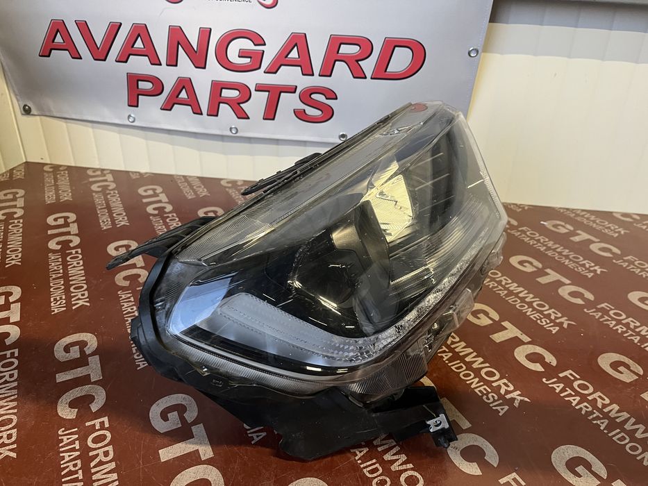 Фар Ford Ranger 2017