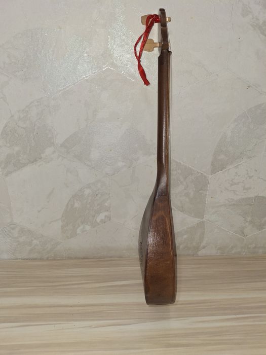 Домбыра сатылады