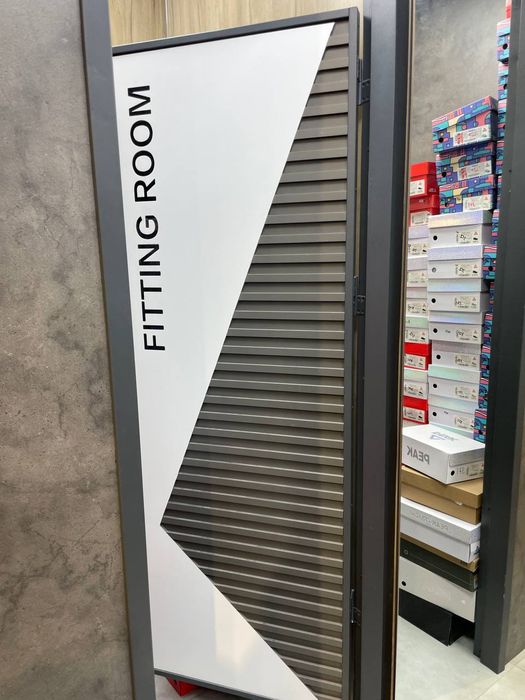 Продам фирменное оборудование PEAK для бутика 60-80 кв