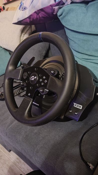 Продавам Thrustmaster T300Rs