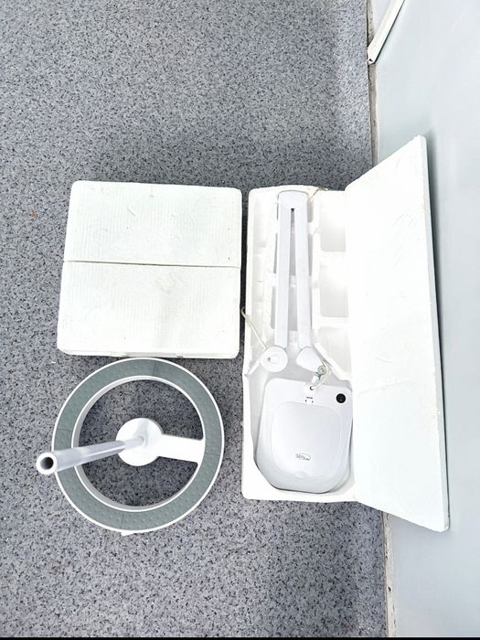 Косметологическая лампа-лупа