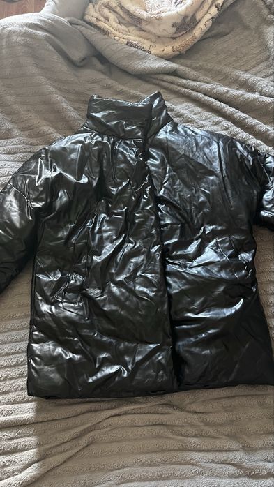 Продам куртки коричневая новая