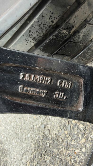 Продавам джанти GENUINE VOLKSWAGEN GOLF GTI BRESCIA 19" ( гумите са подарък ! )
