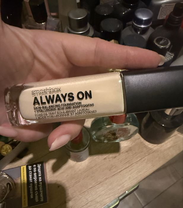 много светъл ФОН ДЬО ТЕН Smashbox Always On Skin Balancing Foundation