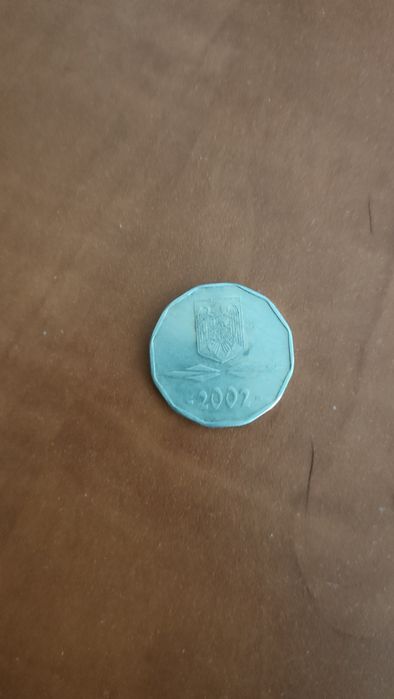 Vând moneda 5000 lei din 2002