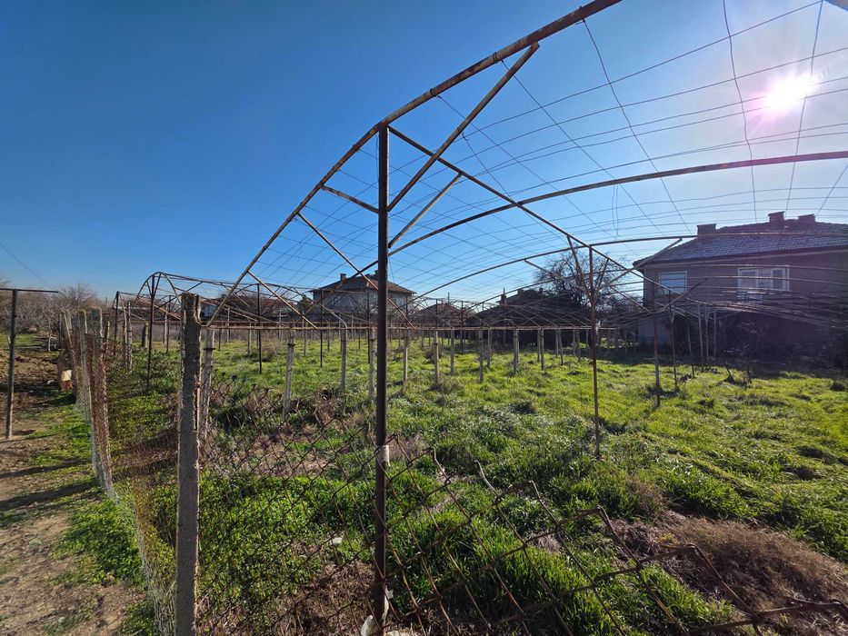 4 стари оранжерии търсят своя нов собственик