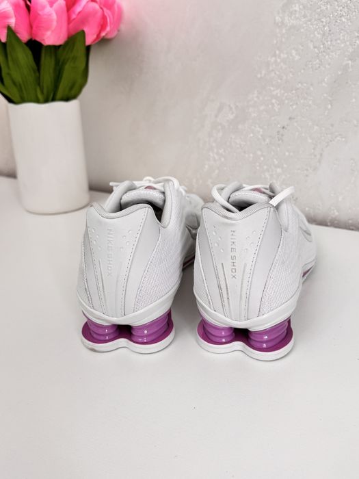 Nike Shox R4 Women's - White / Metallic Silver / Fuchsia (HQ7540-101)