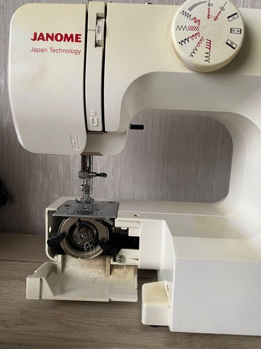 Срочно продаю швейную машинку