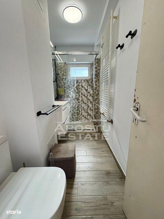 Apartament cu 3 camere, decomantat, etajul 2 , zona Spitalul Judetean