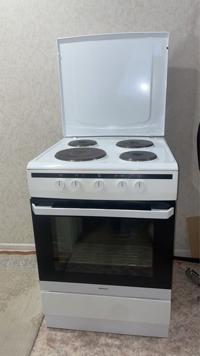 Продам эл плиту Hansa