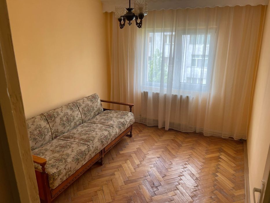 Inchiriez apartament cu 3 camere