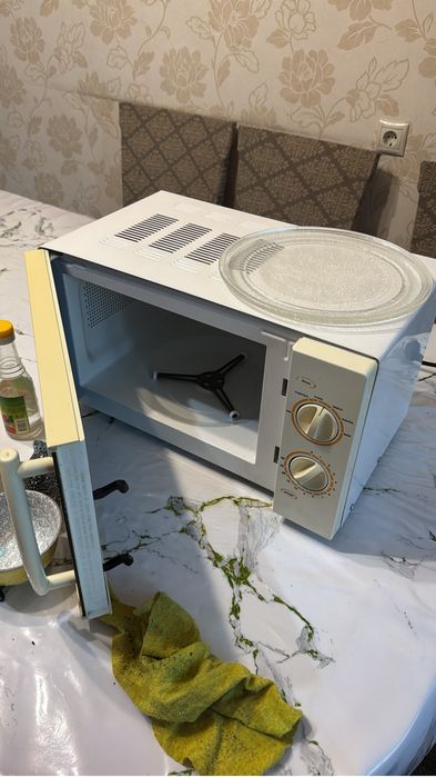 Продаю микровалновую печь