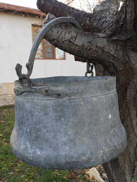 Продавам голямо бакърено менче