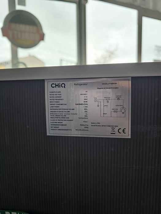 Малък хладилник с камера CHIQ