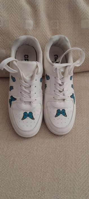 Спортни обувки бели