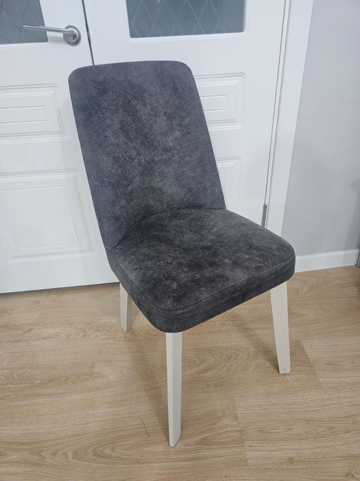 Продам стол со стульями в гостиную