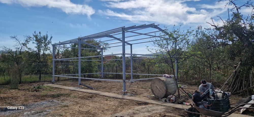Vând structura metalica