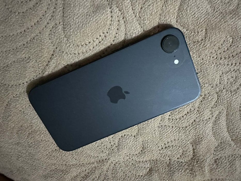 Iphone 16 e vand schimb cititi anuntul cu atentie va rog